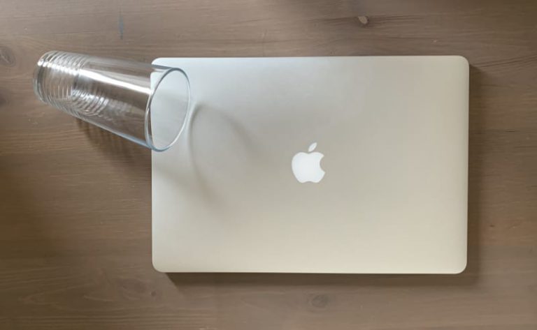Spilled-water-or-liquid-on-your-MacBook-What-you-can-do-768x473.jpg - 22,89 kB