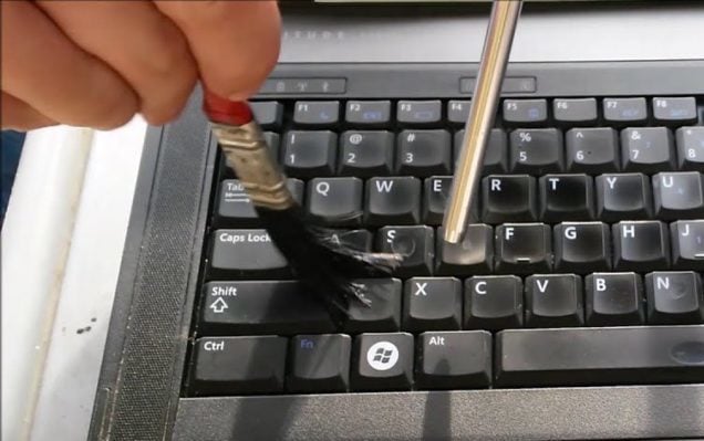 como limpar teclado notebook-infotecnologia